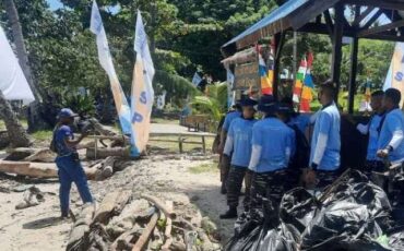 kabartimur_bersih_pantai_1